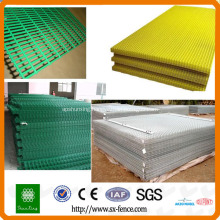 Anti-climb wire mesh fence